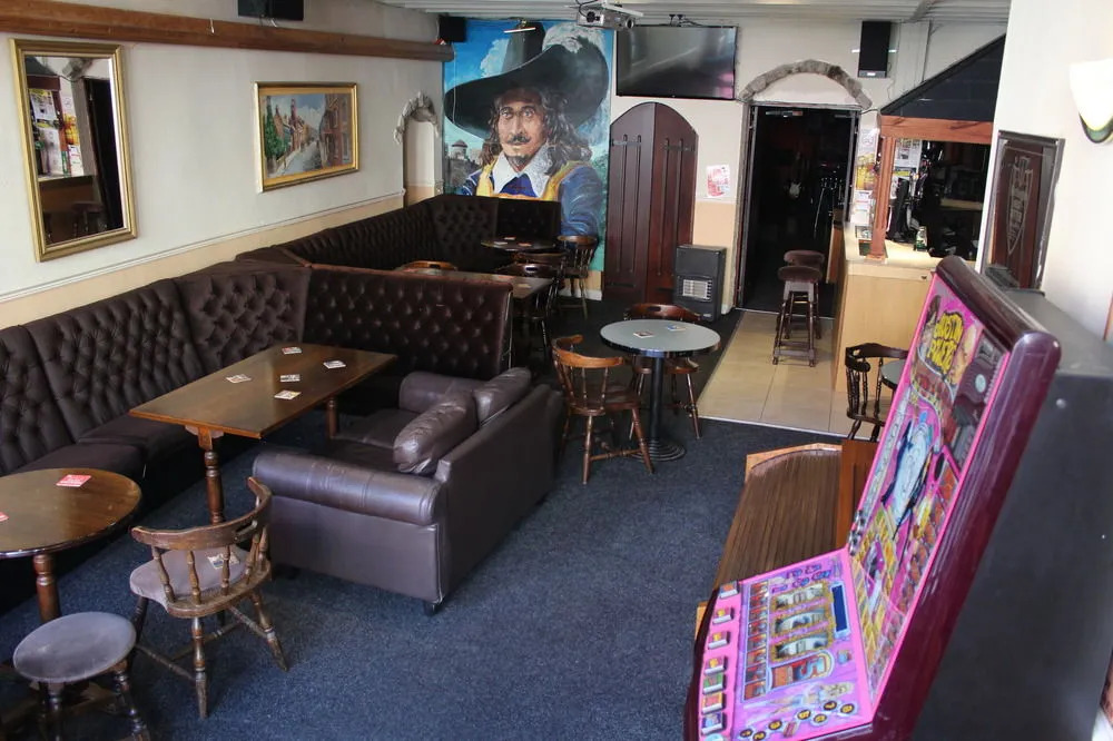 Middlegate Hotel