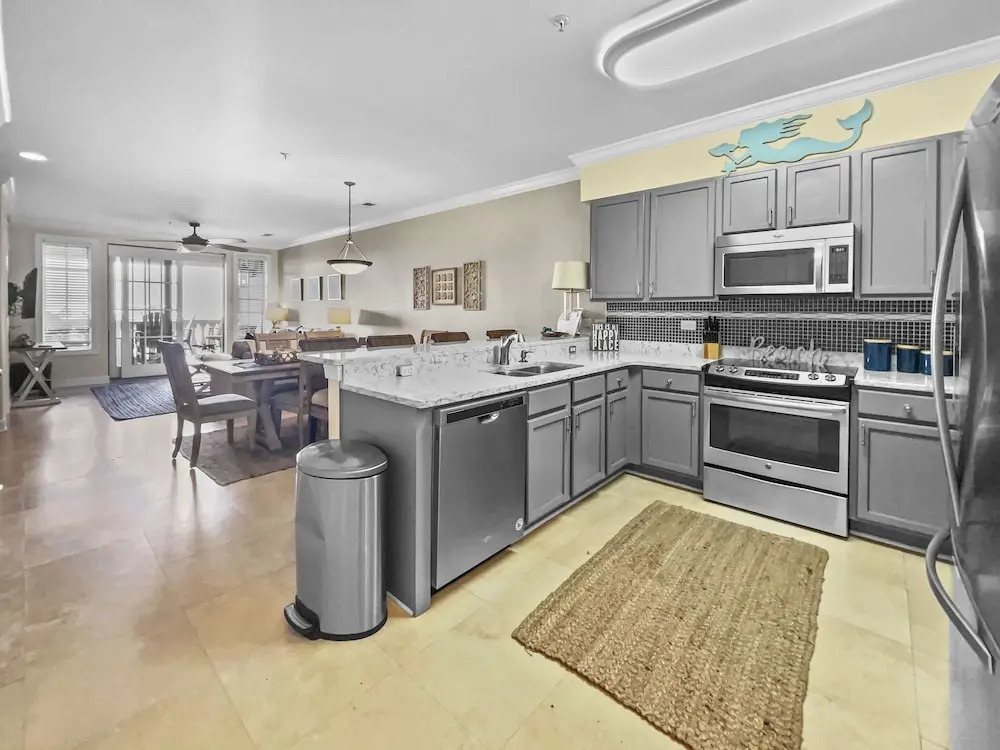 The Flipside 30A - 3 Br condo by RedAwning
