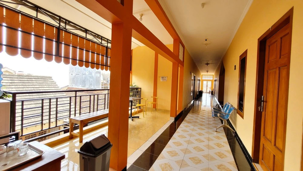 RedDoorz Syariah At Endrayanti Inn RSUD Yogyakarta
