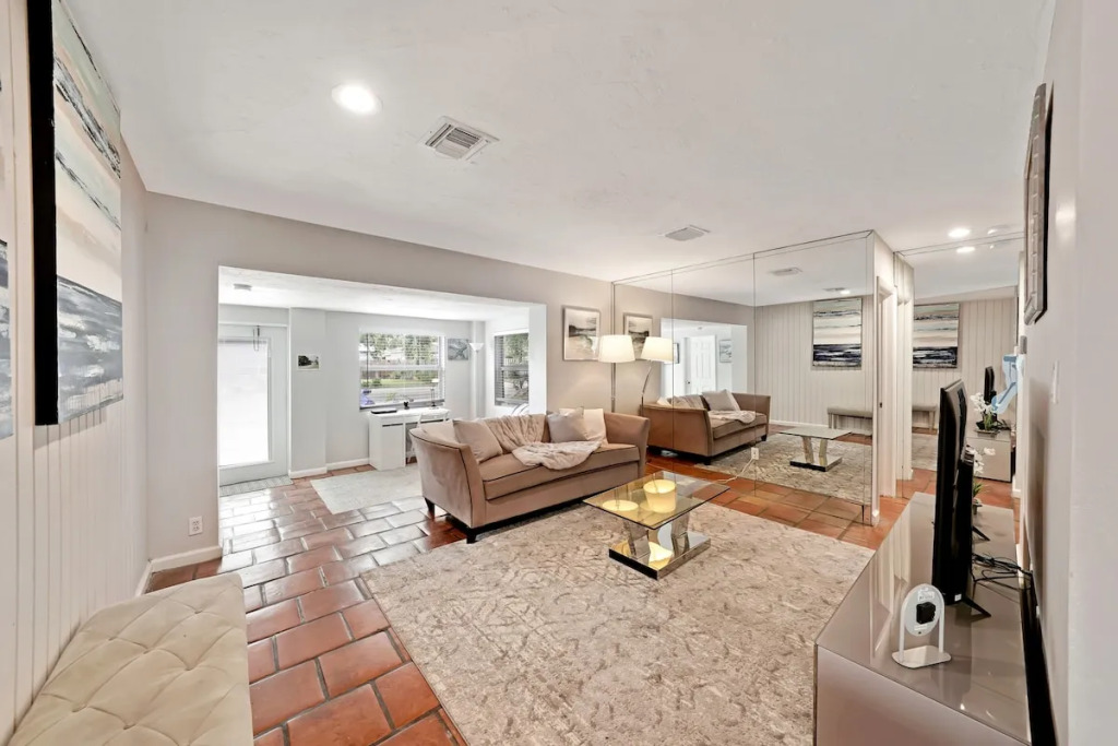 Poinsettia FTL Home by PMI