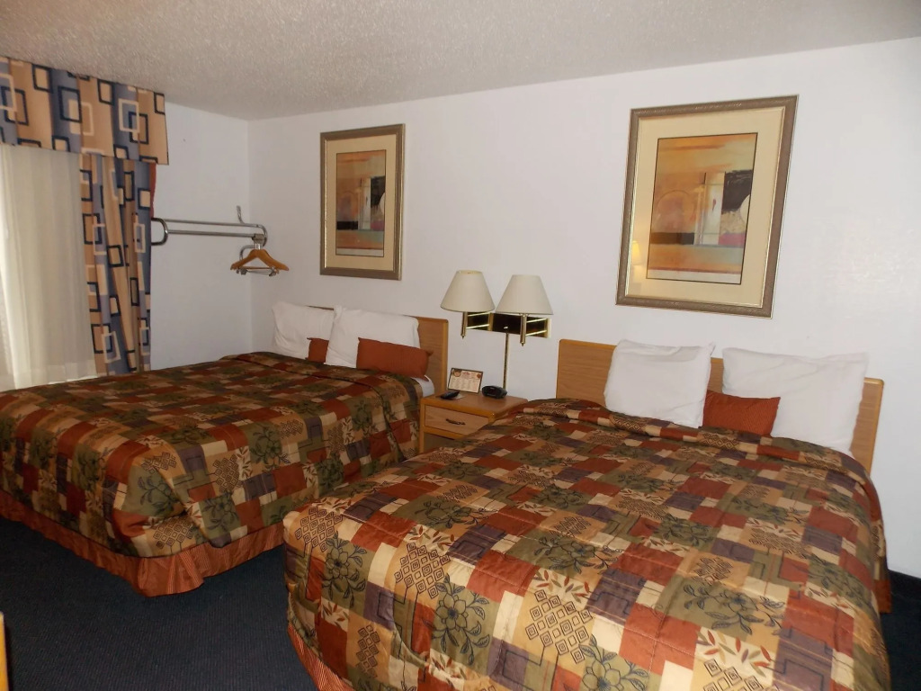 Norwood Inn and Suites - Roseville