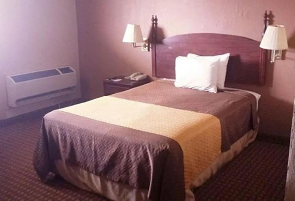 Mid Towne Inn & Suites