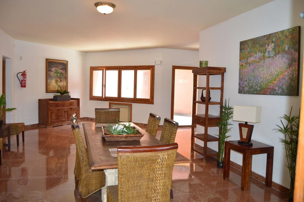Holiday villa with 5 BR + guest apartment, swimming pool, Casino, Puerto Banus