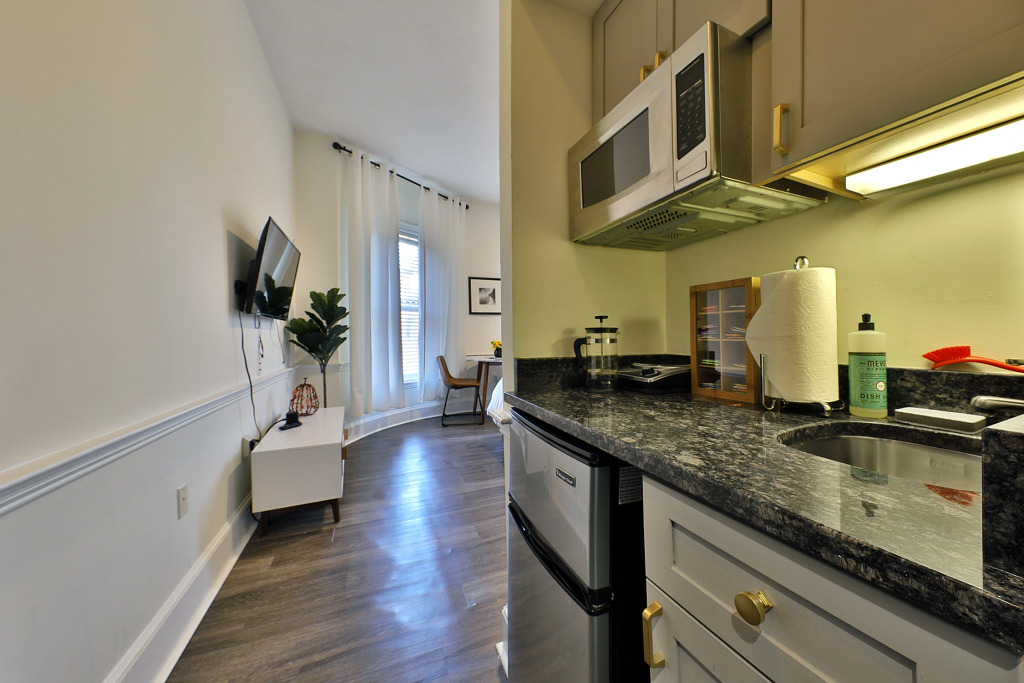 Large, Modern Studio!