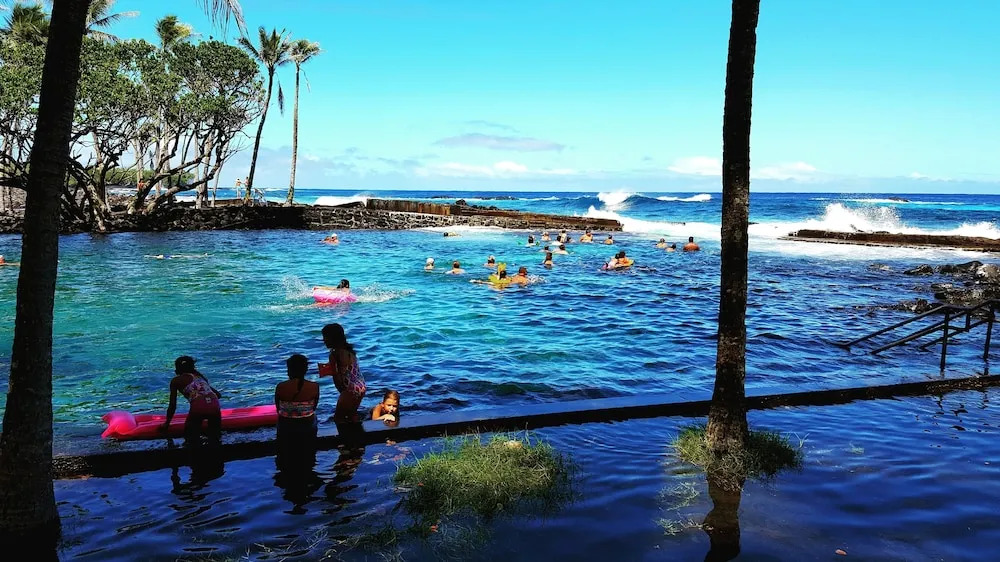 Hale Ki'i Maka Manu 4 Bedroom Home by RedAwning
