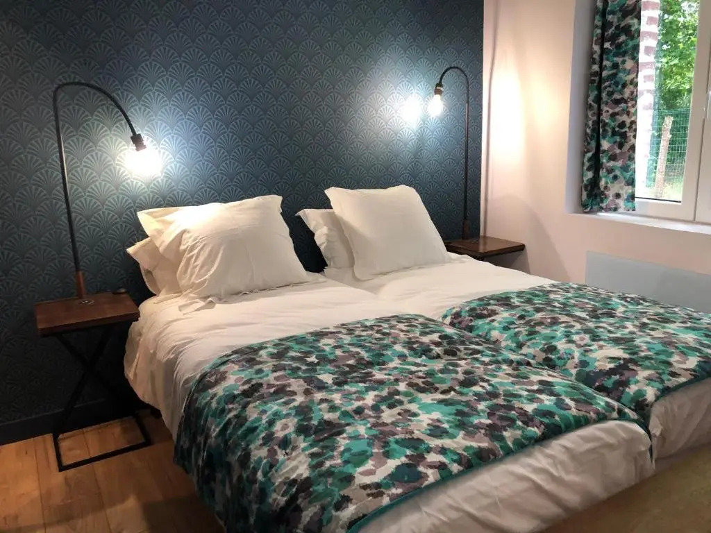 Charmant Gîte Familial Rénové avec 3 Chambres, Cheminée et Jardin, Proche Le Mans - FR-1-410-332
