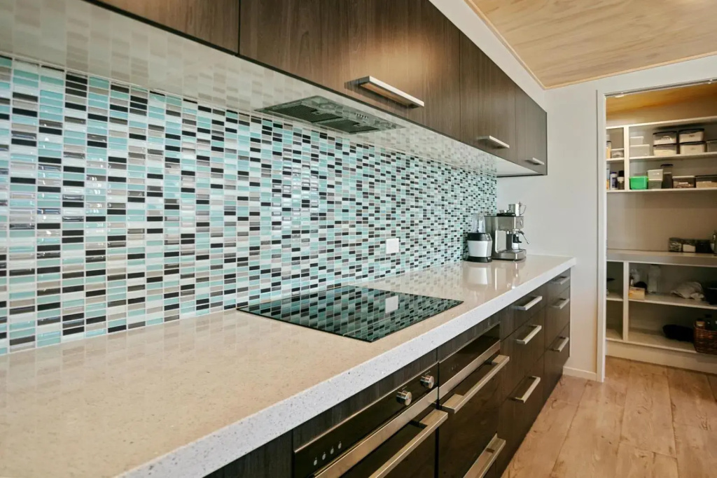 The White Haus - Waihi Beach Upstairs Holiday Unit
