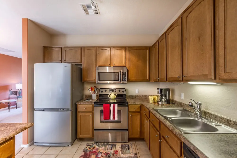 12th 205 - 2 Br Condo