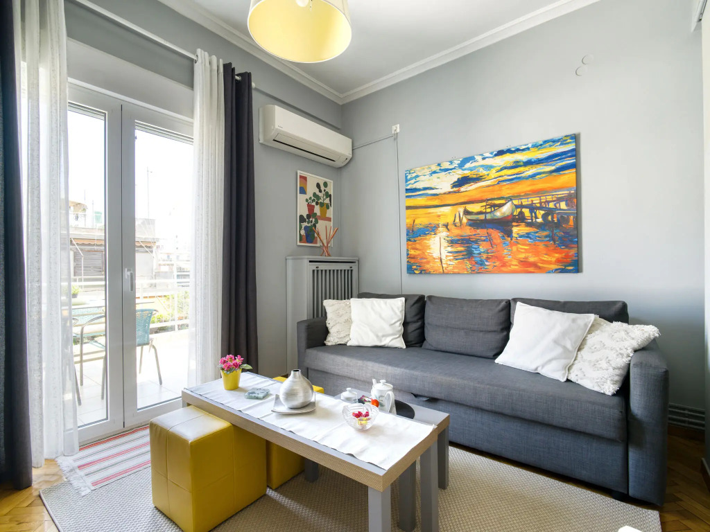 Snug apartment in Αθήνα with veranda