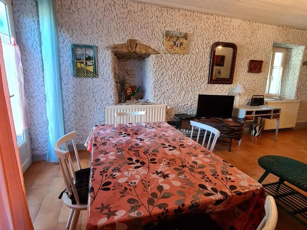 Charmant Gîte en Berry avec Cheminée, Près de La Châtre, Golf et Activités Œnature - FR-1-591-130