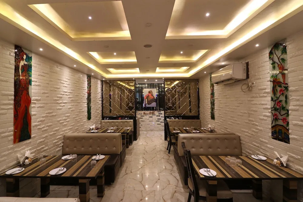 Capital O 18582 Hotel Heaven
