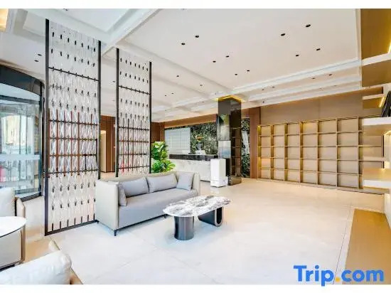 Sakura Light Luxury Hotel (Luohe Xintiandi Pedestrian Street)