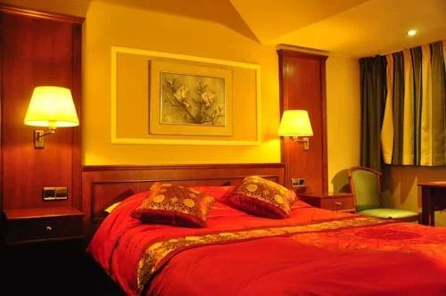 Hotel Dynasty