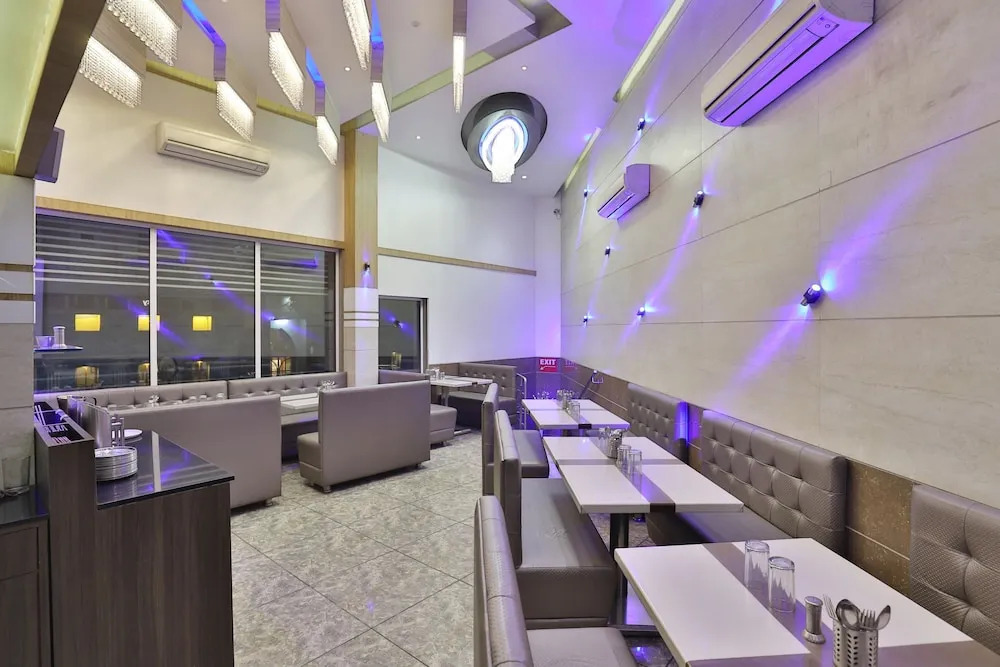 OYO 11007 Hotel Amity