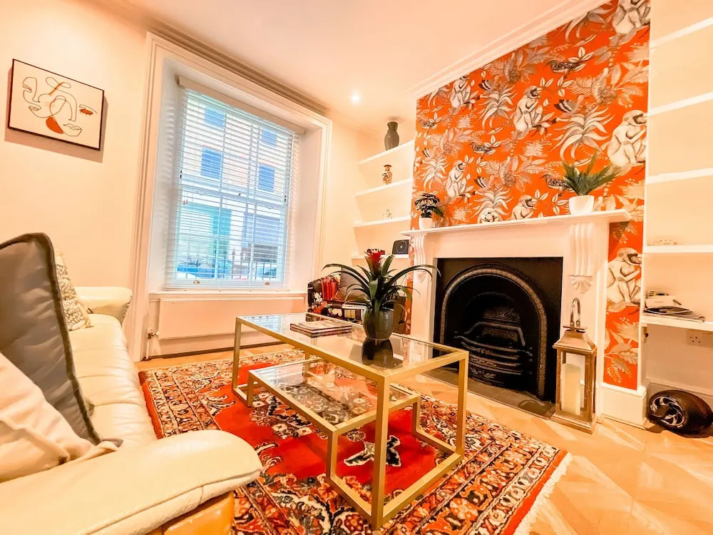 Beautiful & Historic Victoria 3brs Retreat With AC