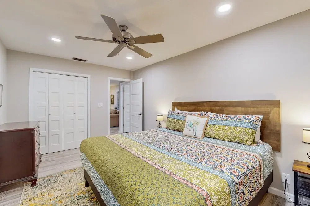 Updated House With Enclosed Yard, Patio, Central AC, & Washer/dryer
