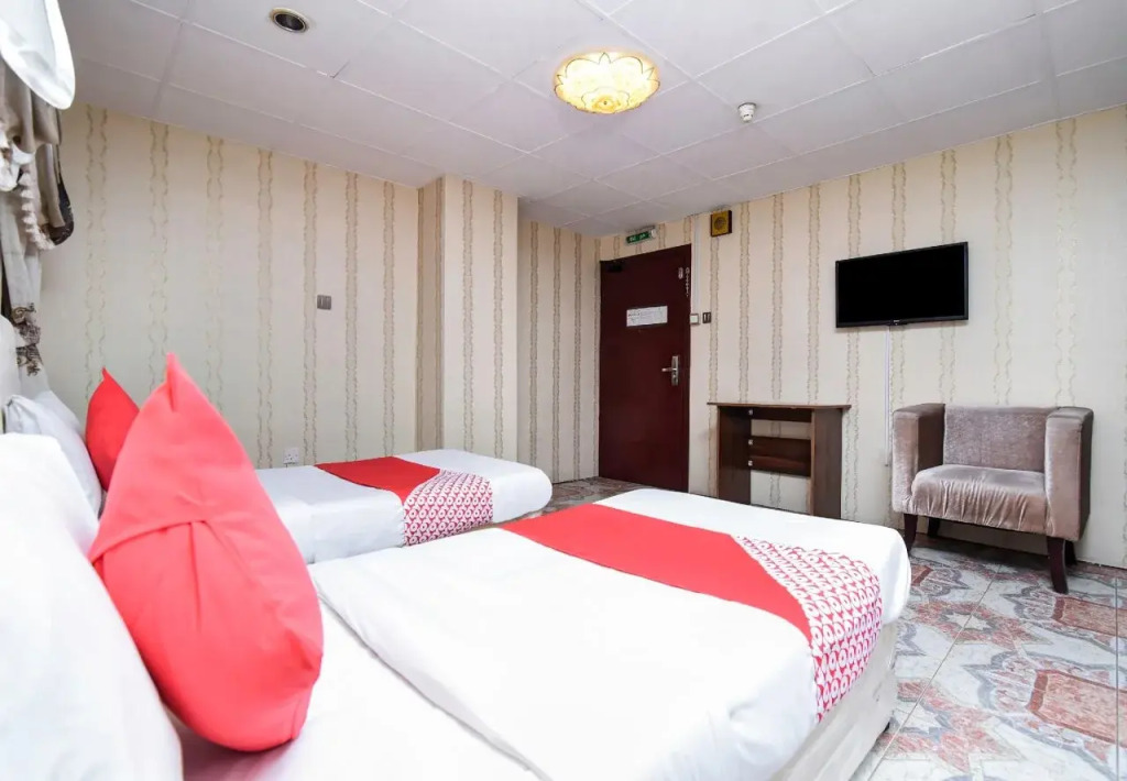 Lapaz Hotel by OYO Rooms