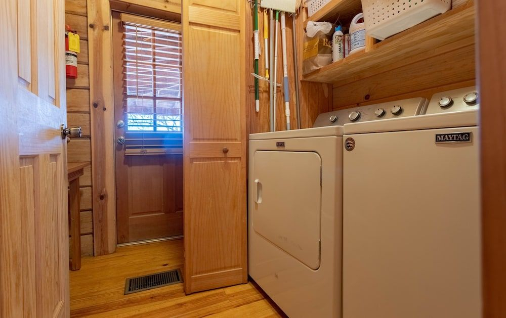 The Lazy K 3 Bedroom Cabin by RedAwning