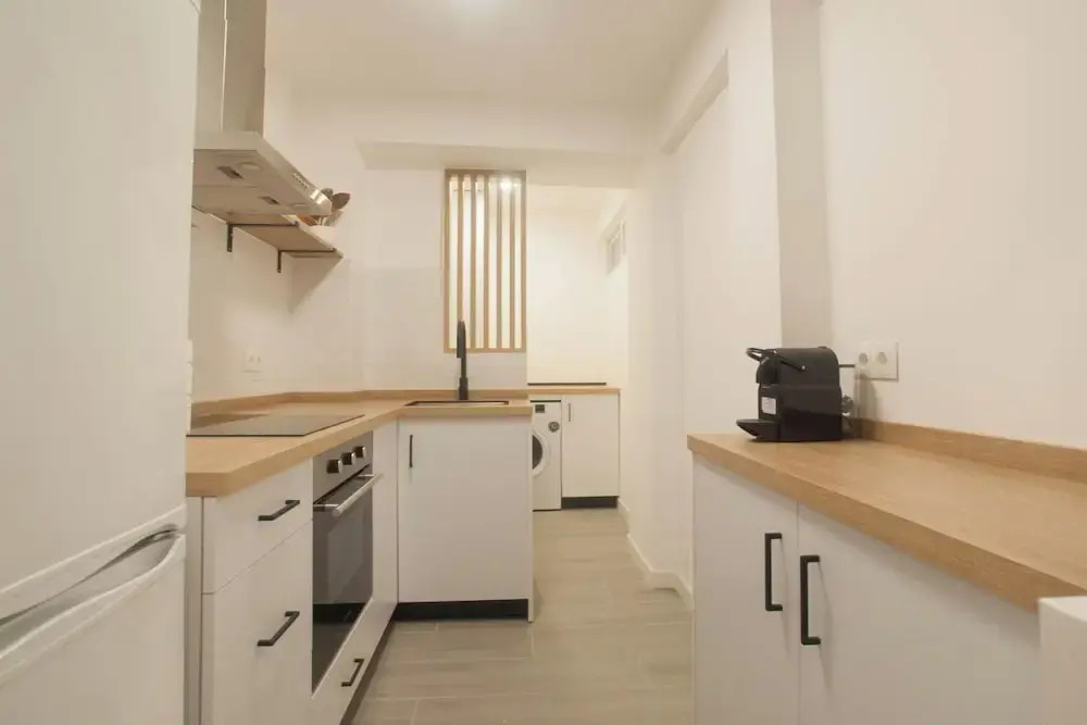 3 Bed Apt Sleep 6 - Pets, Balcony, Parking, Wifi