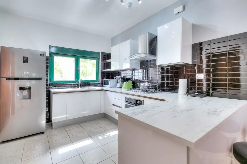 Scenic Oceanfront Apartment With a Walking Distance to the Beach