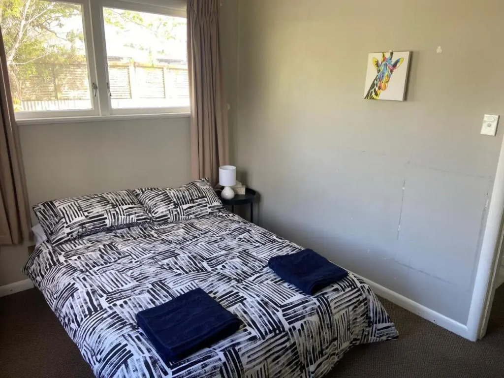 3-bedroom unit within walking distance to city
