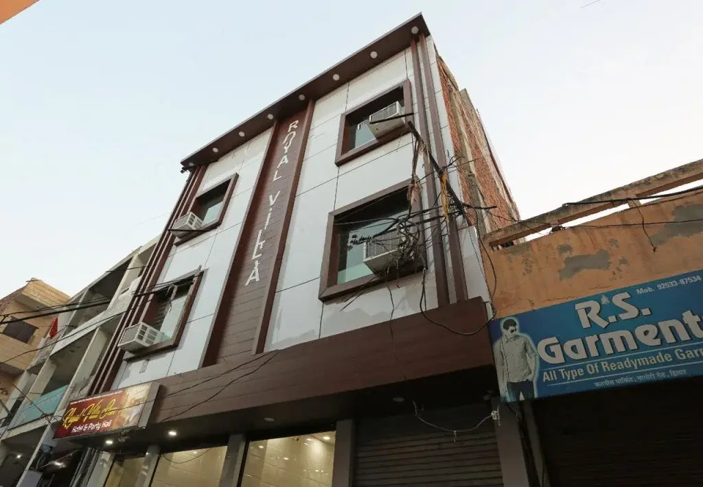 Hotel Royal Villa by OYO Rooms