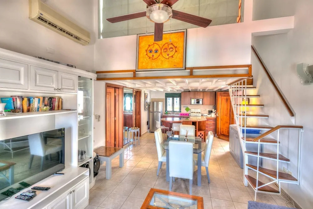 Neat 2 Bedroom Apartment Next to the Beach S-i401