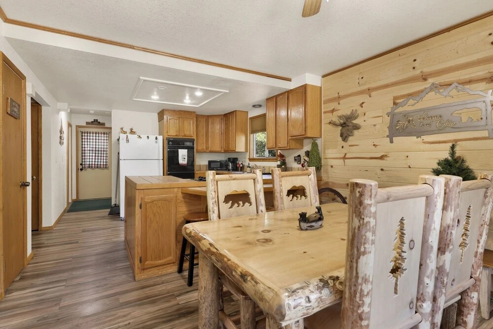 2158-bearfoot Hideaway 4 Bedroom Home by Redawning