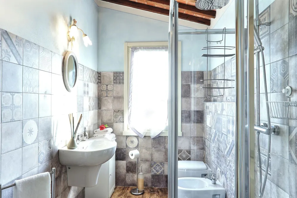 Luxury Villa in Tuscany with Pool near Pisa and Florence - Eight Bedrooms 14 pl