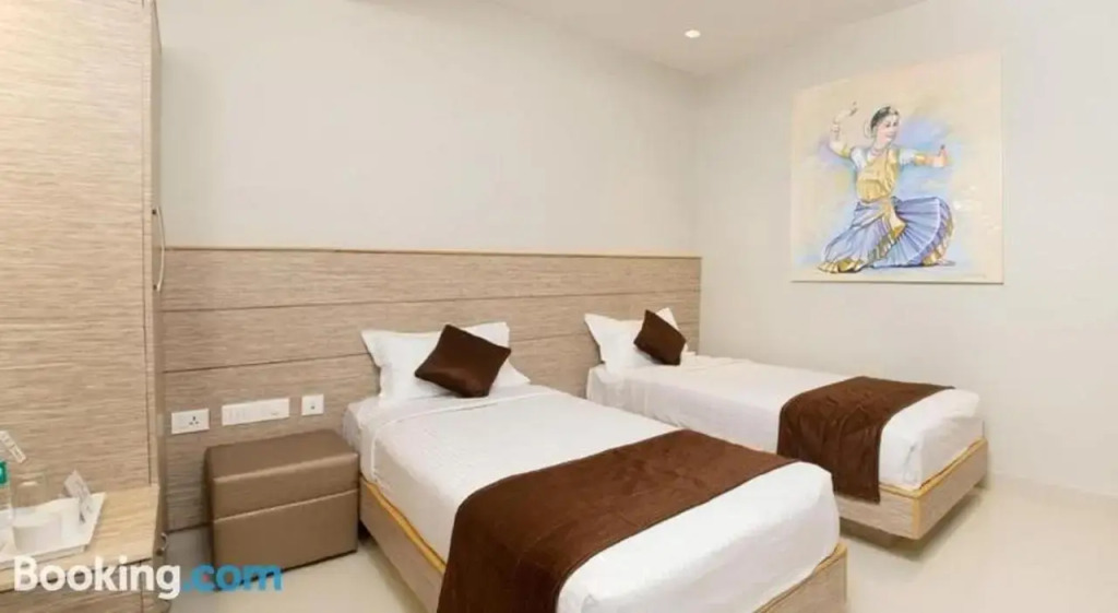 Sri Aadhish Grand Hotel