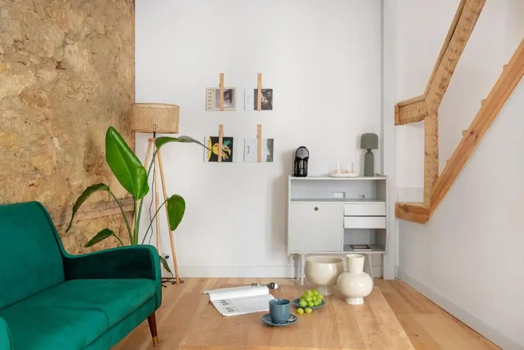 Spacious 6Bedroom House w/ Sunny Terrace in Lisbon