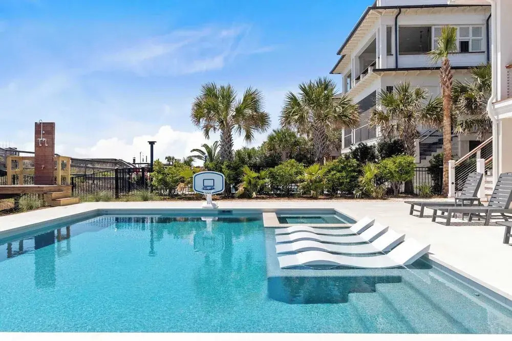 712 Ocean Blvd by Avantstay New Construction w/ Pool, Game Zone, Private Beach Access, and Oceanfront Views