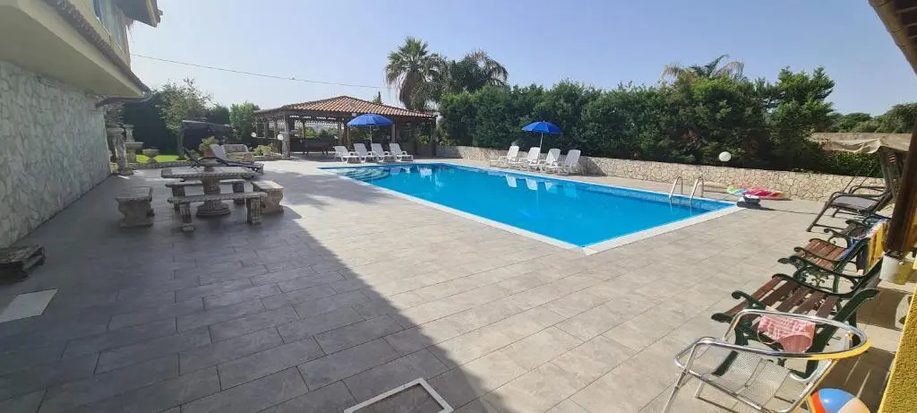 Dependance con piscina