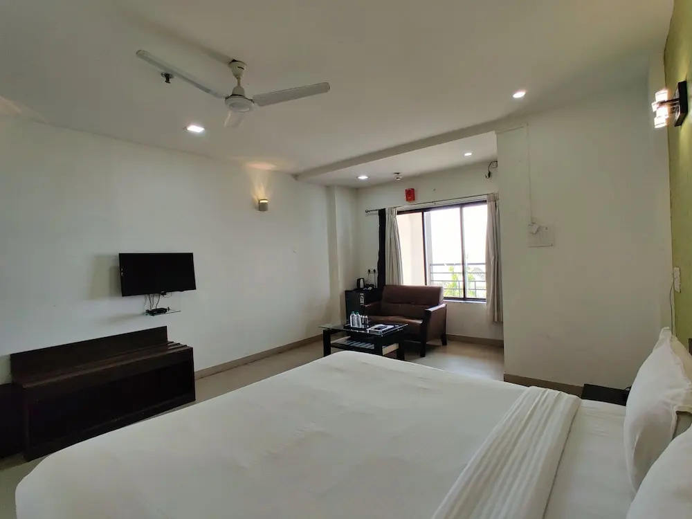Golden Chariot Hotel Daman