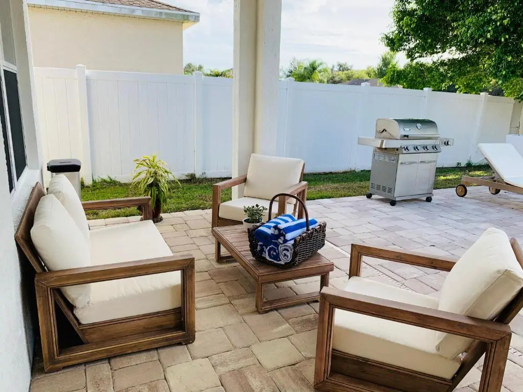 Paradise Heated Pool Home Near IMG and Siesta Key Beach