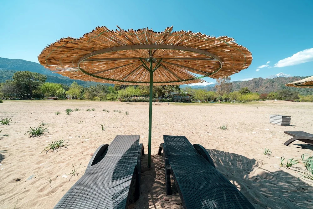 Бунгало Etenna Beach Bungalows