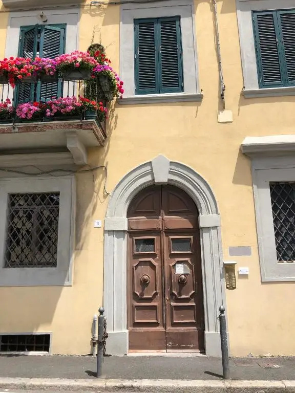 Renovated apartment with 3 bedrooms in an historic palazzo between port and old town