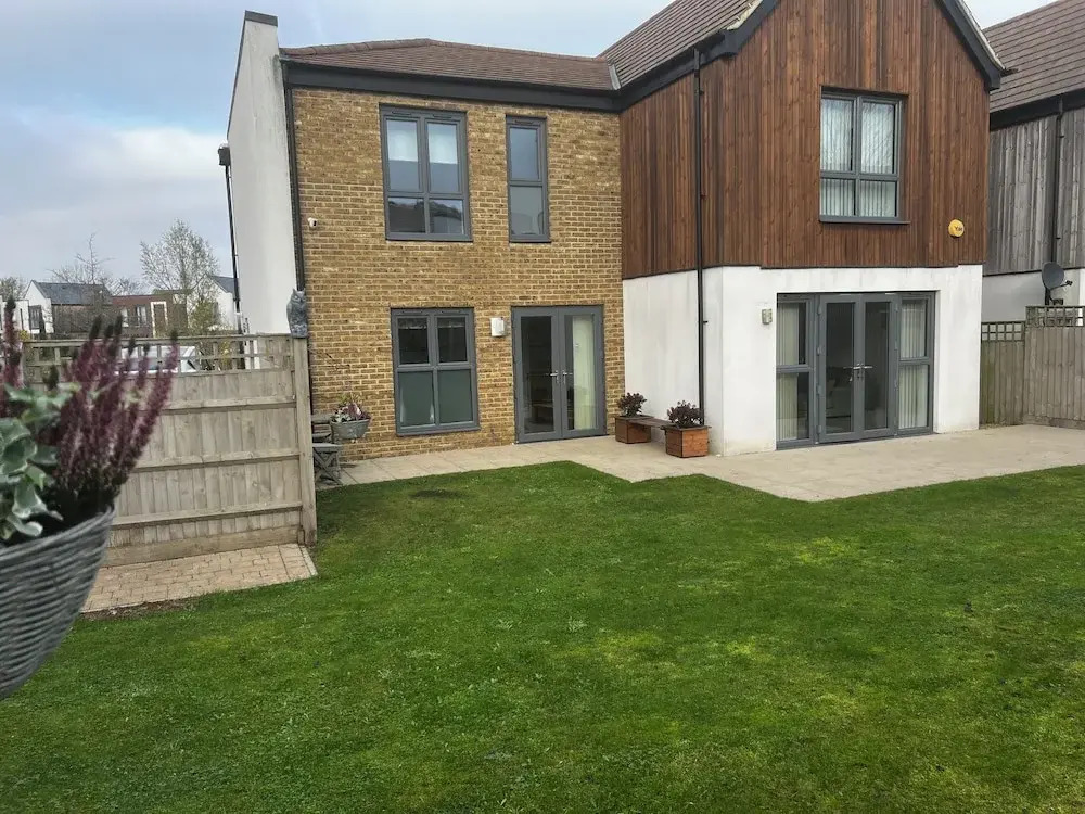 Luxurious 4 BH Home Near Willen Lake Ideal for Families & Business Stays!