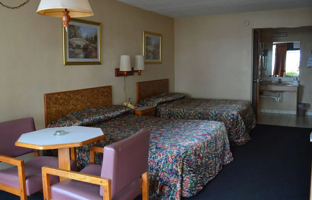 Tarpon Shores Inn