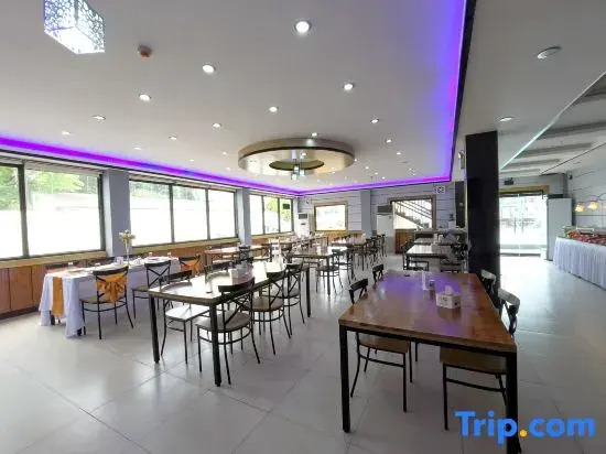 Valentine Hotel Angeles City managed by Cocotel