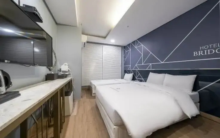 Hotel Bridge