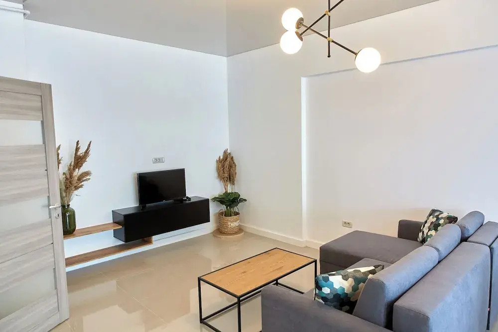 Cnc Zev Apartment