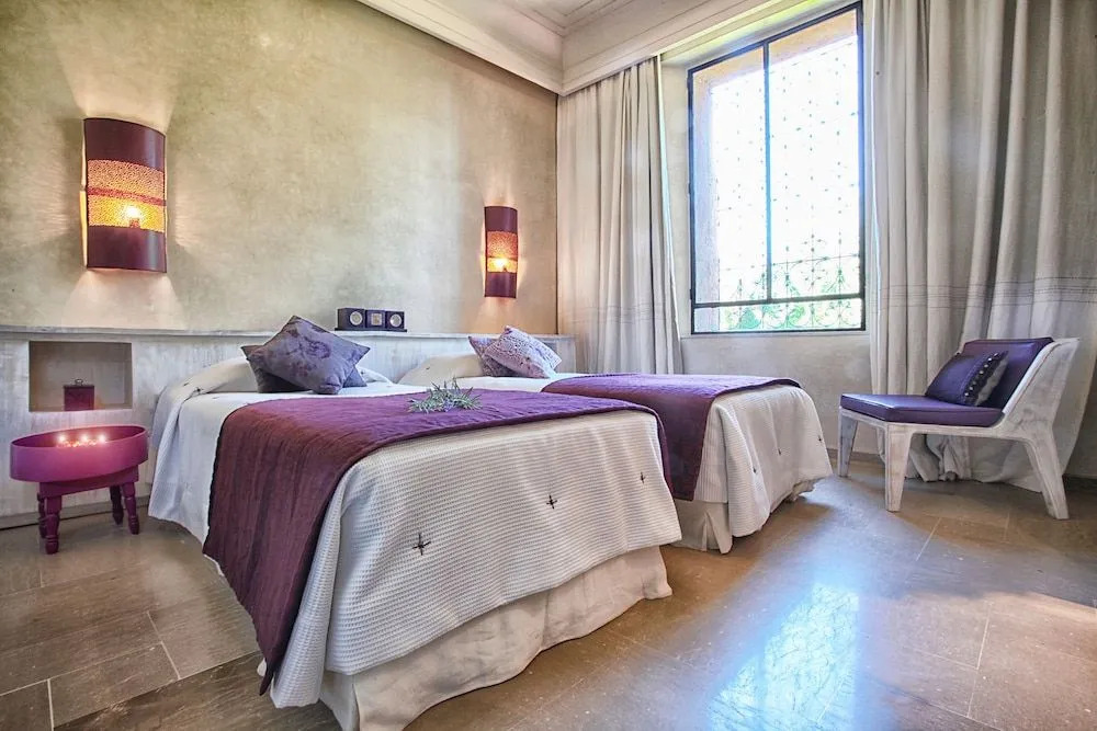 Lankah - Authentic villa with private heated pool close to city center