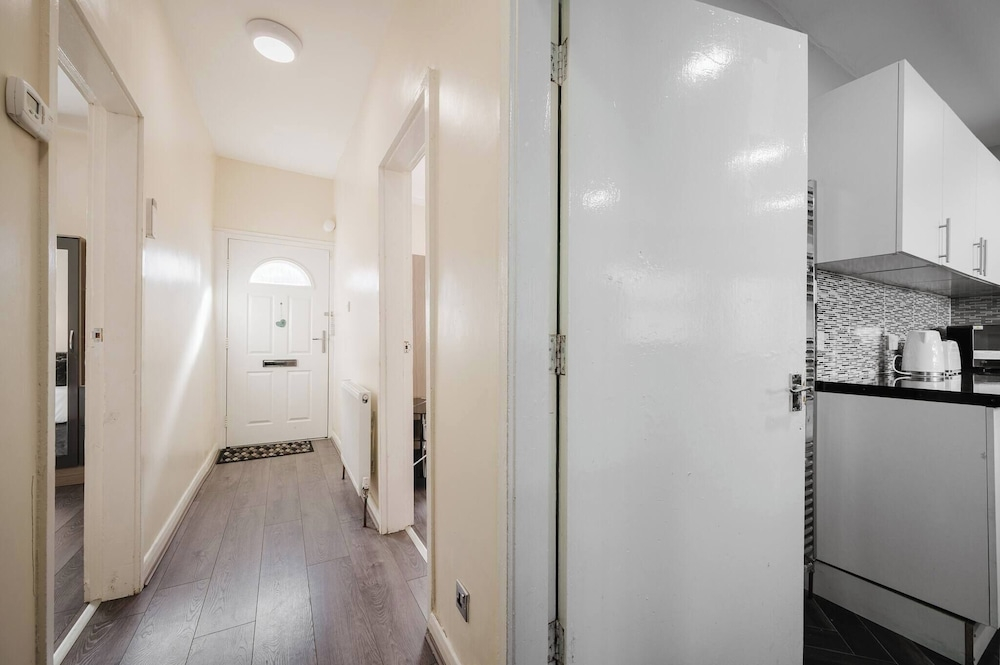 6-bed Manchester Holiday