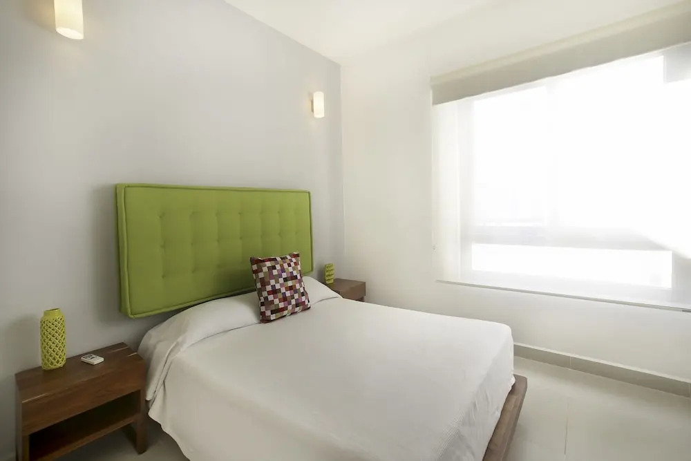 HIRA PH4 w Rooftop Terrace by Gate48