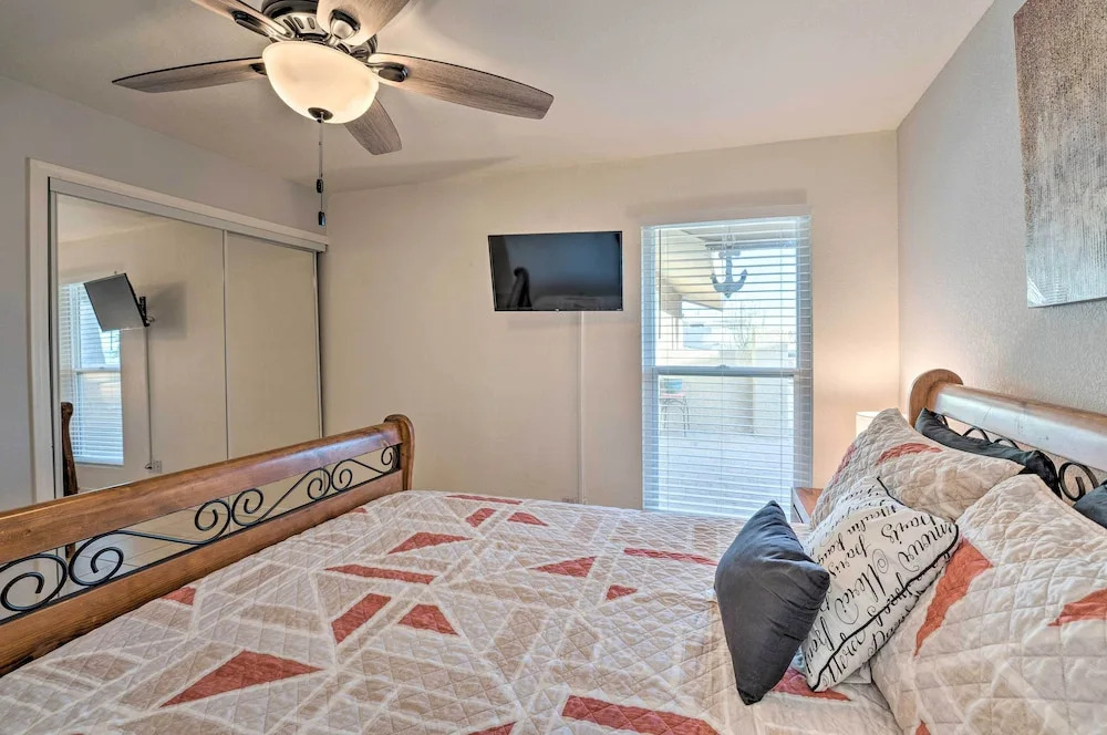 2 Mi to Dtwn: Lake Havasu City Oasis w/ Pool