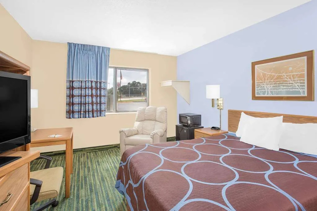 Super 8 Waterloo