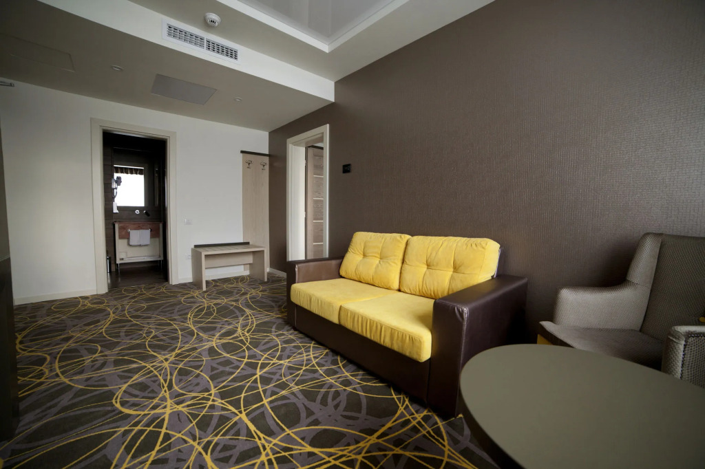 Exclusive Hotel & More