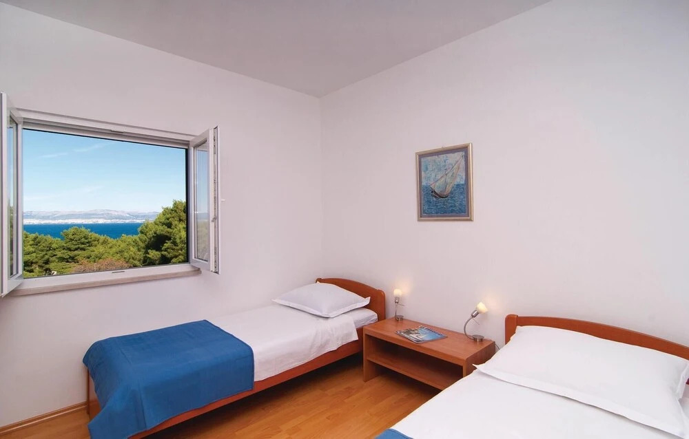 Amazing Home in Sutivan with Hot Tub, WiFi & 3 Bedrooms