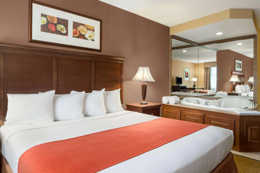 Comfort Inn & Suites Cuyahoga Falls - Akron